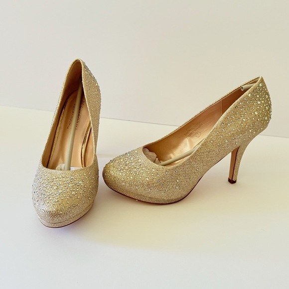 Sparkle Nude Rhinestone Platform Heels Size 7 Glam Wedding Bridal Party Pump NIB - Picture 1 of 7